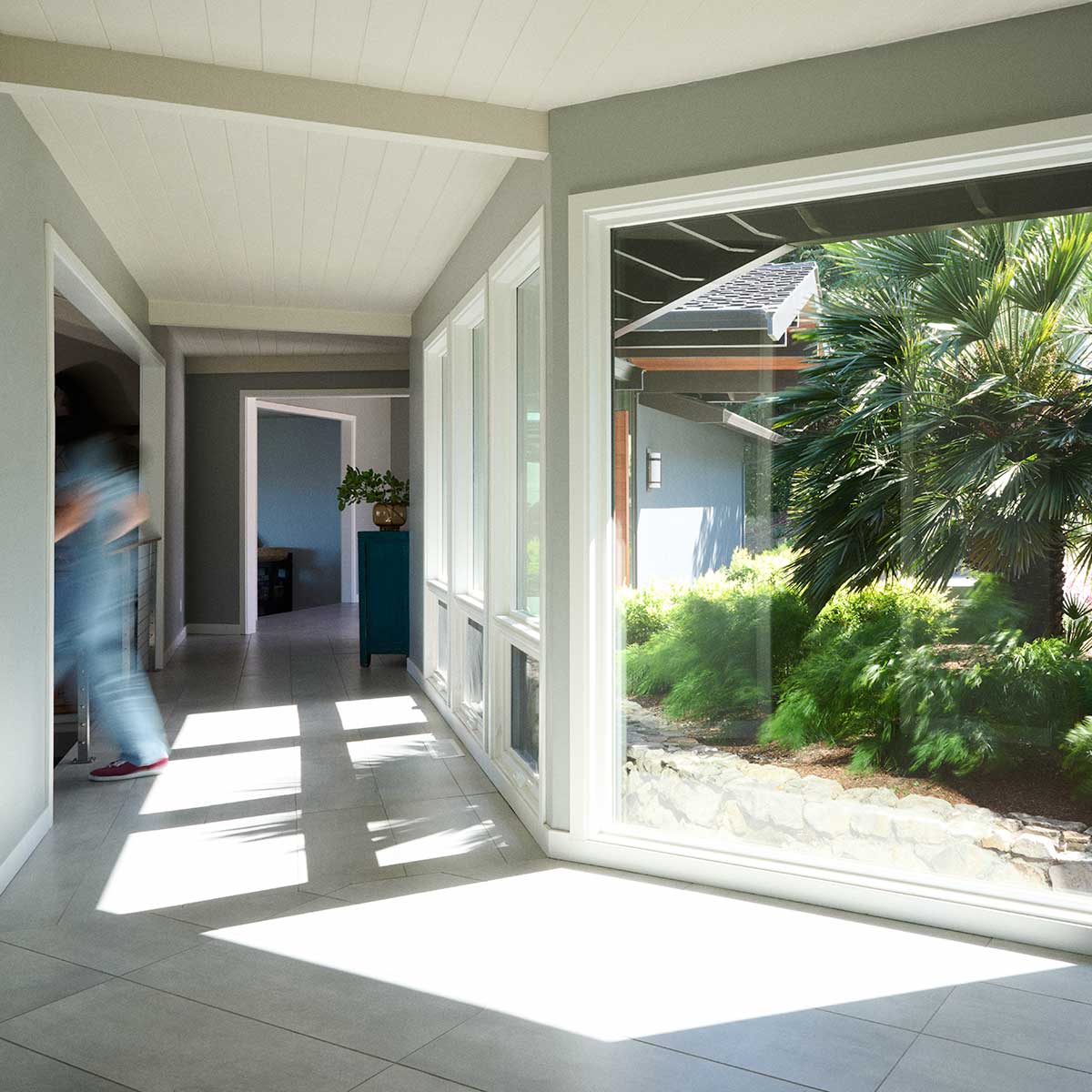 A large Marvin Ultimate Direct Glaze window in the hallway of a home in California.