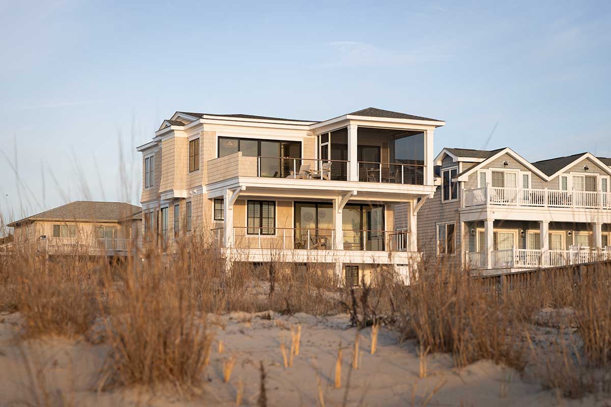 The back exterior of a home on Bethany Beach in Delaware, featuring Marvin Elevate windows and Modern doors.